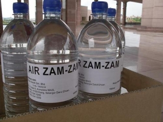 Вода Замзам уникальна по химическому составу и известна своими целебными свойствами