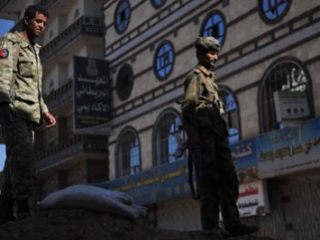 Йеменские войска, лояльные уходящему президенту Али Абдалле Салеху, отказались сегодня выполнить приказ покинуть улицы Саны