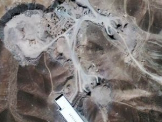Объект в горах вблизи города Кум (снимок со спутника)