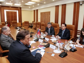 Ильяс Умаханов встретился с сирийским послом в Москве Риадом Хаддадом
