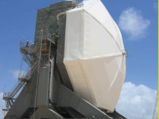 Радар обслуживают американские военные