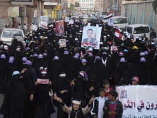 В ходе прошедшего во вторник в Сане митинга женщины потребовали суда над "почетным президентом" Салехом
