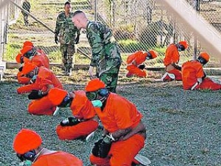 Узники Гуантанамо содержатся в жесточайших условиях и без предъявления обвинений