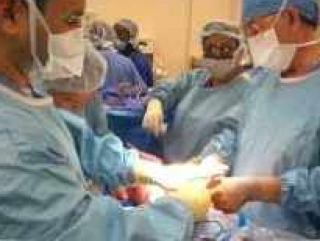 Врачи клиники в Анталье за 12 часов смогли пересадить обе руки и ногу 43-летнему мужчине