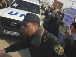 Кортеж генсека ООН при въезде в Газу был закидан обувью