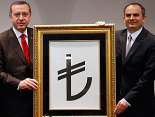 Реджеп Тайип Эрдоган, Эрдем Башчи и логотип лиры. Фото Reuters