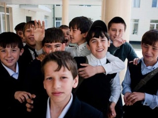 Чеченские школьники призывают членов НВФ вернуться к мирной жизни