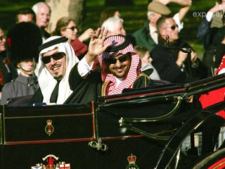 Жестоко подавляя демонстрации внутри королевства, Саудовская Аравия поддерживает восстания в других странах