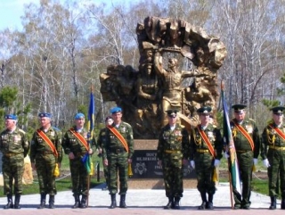 Мемориал павшим землякам в парке пограничников рядом с "Заставой Вахш" в Казарово