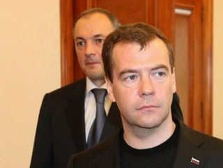 Медведев поручил помочь пострадавшим в Махачкале
