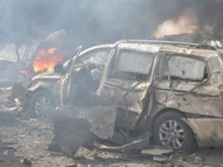 Автомобильная трасса на юге Дамаска после совершенного на ней 10 мая двойного теракта