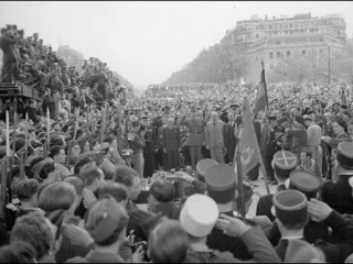 В то время как Париж праздновал победу над Германией, французские войска утопили в крови алжирцев