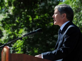 Президент Киргизии Алмазбек Атамбаев выступил накануне в городе Ош на открытии мечети, расположенной у подножья горы Сулайман-Тоо
