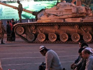 Последний раз столь серьезная концентрация войск  возле Каира имела место во время революции января-февраля 2011 года