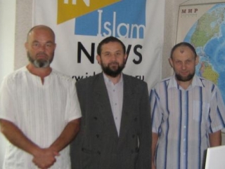 Справа налево: Салават Кучумов, Али Воронович, Равшан Темуров
