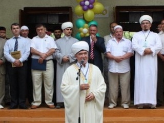 Равиль Гайнутдин выступает на открытии мусульманского детского лагеря в Саратовской области. Фото: IslamRF