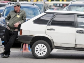 Приезжие бомбилы довезут задешево. Фото: КП