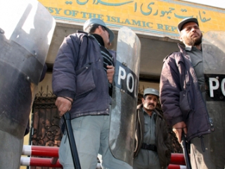 Афганские полицейские не выдерживают службу с натовцами