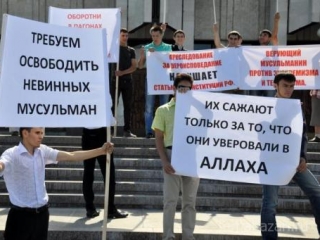 Участники пикета призвали президента Татарстана защитить мусульман (фото: ИА "Тема-Казань")
