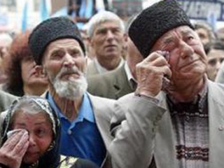 Жертвы депортации вышли на митинг с требованием признать действия сталинского режима в отношении коренного населения Крыма геноцидом