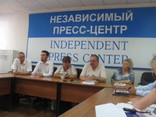 Участники пресс-конференции (слева направо): Азат Шакиров, Линар Вахитов, Альмира Жукова, Виталий Пономарев