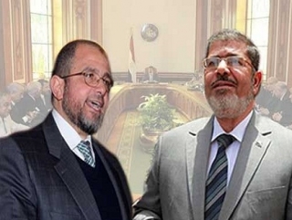Новое правительство Египта во главе  с премьер-министром Хишамом Кандилем приносит присягу главе египетского государства
