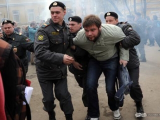 Задержание сторонников группы Pussy Riot у Таганского суда Москвы. Фото: Ridus.ru
