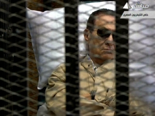 Интернет не давал Мубараку скучать на нарах