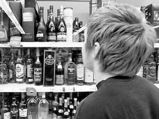Из 10 миллионов детей и подростков в возрасте от 11 до 18 лет более 50% регулярно употребляют спиртные напитки