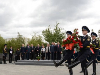 В завершение церемонии состоялся парад роты специального караула Президентского полка