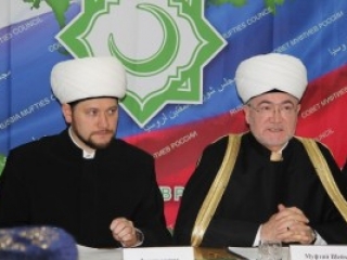 Слева направо: Д.Мухетдинов, Р.Гайнутдин