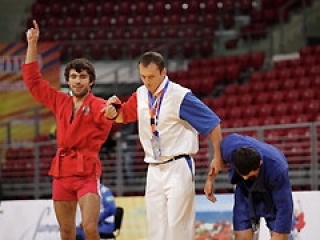 Саратовский самбист Эли Ильясов выиграл золото в категории до 68 кг