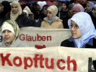 Демонстрация против запрета платков в Берлине. Фото из архива ©AFP