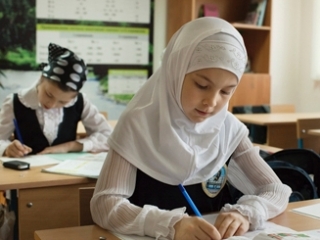 Госдума: «попытки носить хиджабы в школах - пример псевдособлюдения традиций»