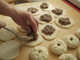 В умелых руках татарских домохозяек продукты превращаются в произведения кулинарного искусства