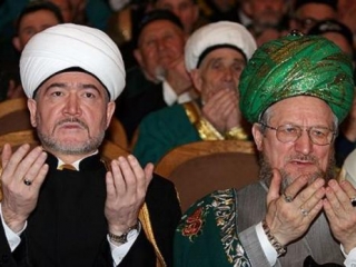 Слева направо: Равиль Гайнутдин и Талгат Таджуддин