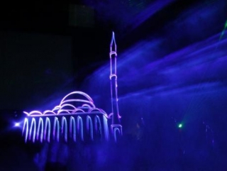 Лазерное шоу в этом году вновь порадует зрителей концертного представления Мавлид ан-Наби