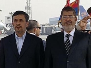 Ахмадинежад и Мурси выразили намерение преодолеть противоречия между странами