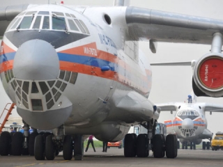 Самолет МЧС России доставил в Москву 103 человека, из которых 39 - дети