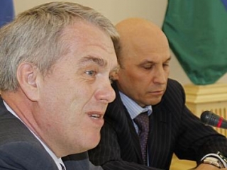 Руководители рабочей группы по воссозданию медресе - Е.М. Воробьев (слева) и С.М.Сарычев