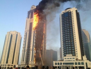 В центре Грозного горит высотное здание