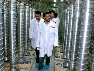 Президенту Ахмадинежаду показывают ядерный объект