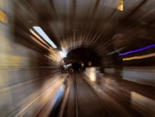 Вид из кабины машиниста во время движения по подземке