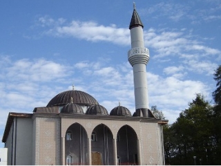 Мечеть на юге Стокгольма в районе Боткирки