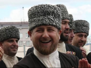 Глава Чечни в окружении соратников