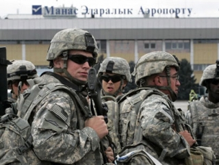Амеркианские военнослужащие на базе «Манас» в Бишкеке