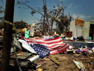 Мощные торнадо разрушили десятки домов