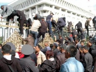 Протесты в Бишкеке против Кумтора