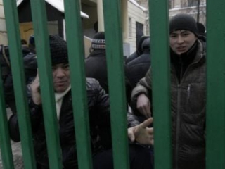 Глава управления ФМС по Москве предлагает привлекать мигрантов-нарушителей к принудительным работам