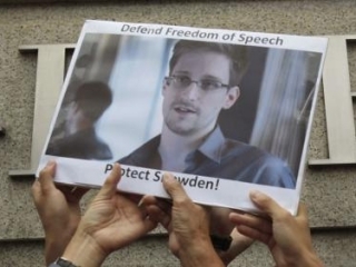Активисты по всему миру призывают защитить Э.Сноудена